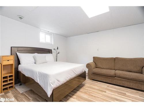 315 Scott Street, Midland, ON - Indoor Photo Showing Bedroom