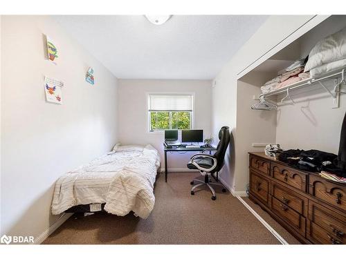 52-239 Ferndale Drive S, Barrie, ON - Indoor Photo Showing Bedroom