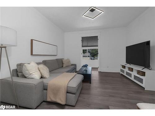 7 Napier Street, Barrie, ON - Indoor Photo Showing Living Room