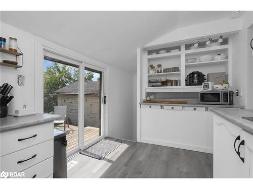 7 Napier Street, Barrie, ON - Indoor Photo Showing Kitchen