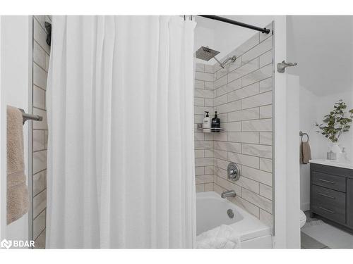 7 Napier Street, Barrie, ON - Indoor Photo Showing Bathroom