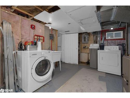 7 Napier Street, Barrie, ON - Indoor Photo Showing Laundry Room