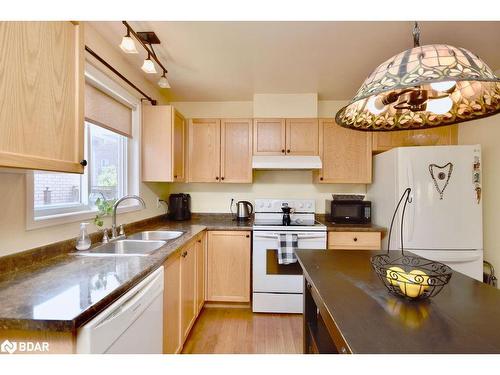 205 Country Lane, Barrie, ON - Indoor Photo Showing Kitchen With Double Sink