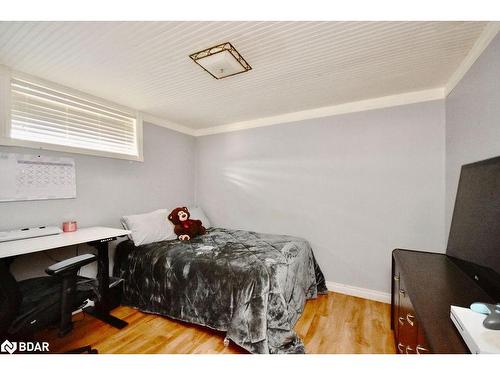 205 Country Lane, Barrie, ON - Indoor Photo Showing Bedroom