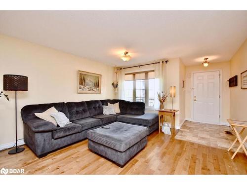 205 Country Lane, Barrie, ON - Indoor Photo Showing Living Room