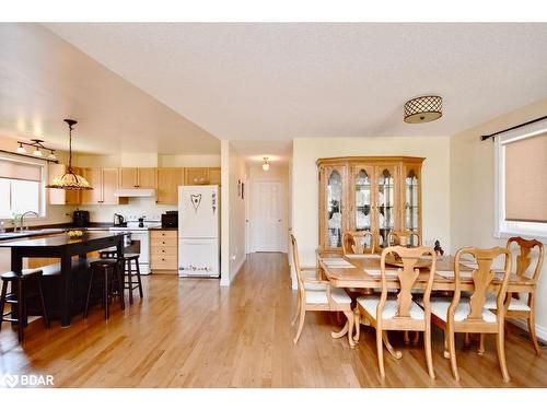 205 Country Lane, Barrie, ON - Indoor Photo Showing Dining Room