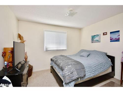 205 Country Lane, Barrie, ON - Indoor Photo Showing Bedroom