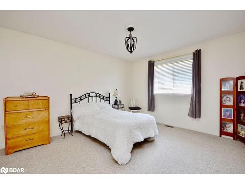 205 Country Lane, Barrie, ON - Indoor Photo Showing Bedroom