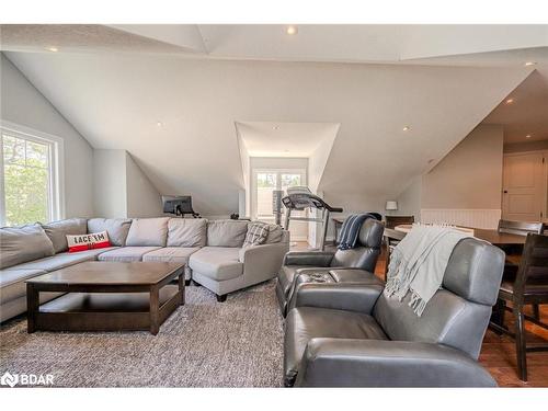 16 Bridle Path, Oro-Medonte, ON - Indoor Photo Showing Living Room