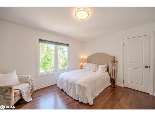 16 Bridle Path, Oro-Medonte, ON - Indoor Photo Showing Bedroom