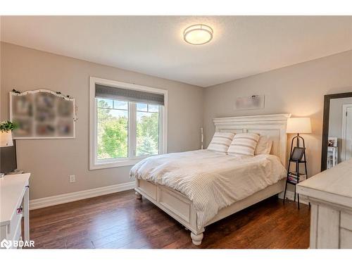 16 Bridle Path, Oro-Medonte, ON - Indoor Photo Showing Bedroom