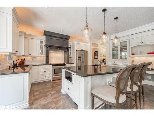 16 Bridle Path, Oro-Medonte, ON - Indoor Photo Showing Kitchen With Upgraded Kitchen