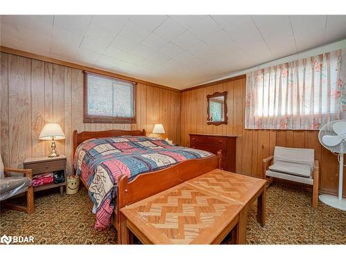 304 Old Mosley Street, Wasaga Beach, ON - Indoor Photo Showing Bedroom