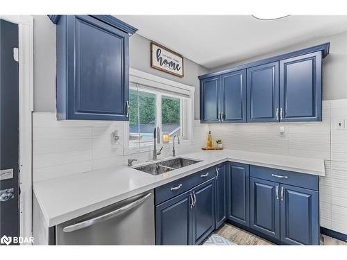 130 Crawford Road, Kawartha Lakes, ON - Indoor Photo Showing Kitchen With Double Sink With Upgraded Kitchen