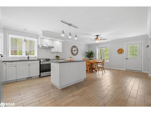 45 Wakunda Crescent, Tiny, ON - Indoor Photo Showing Kitchen With Upgraded Kitchen