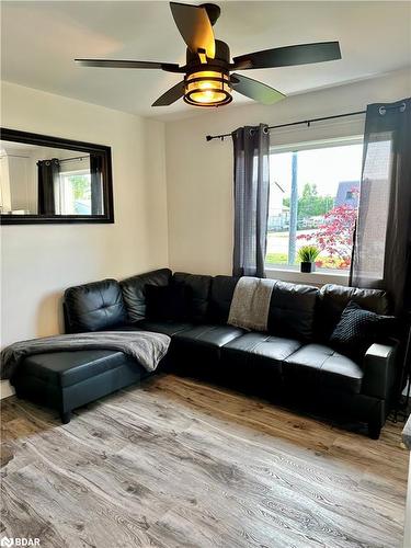 7455 County 91 Road, Stayner, ON - Indoor Photo Showing Living Room