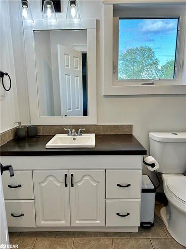 7455 County 91 Road, Stayner, ON - Indoor Photo Showing Bathroom