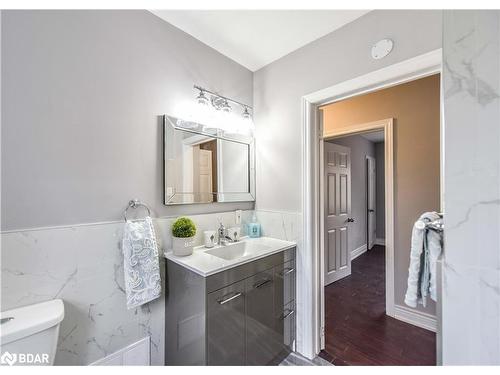 99 North Street E, Orillia, ON - Indoor Photo Showing Bathroom