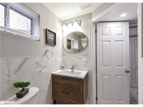 99 North Street E, Orillia, ON - Indoor Photo Showing Bathroom