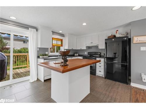 63 Hersey Crescent, Barrie, ON - Indoor Photo Showing Kitchen