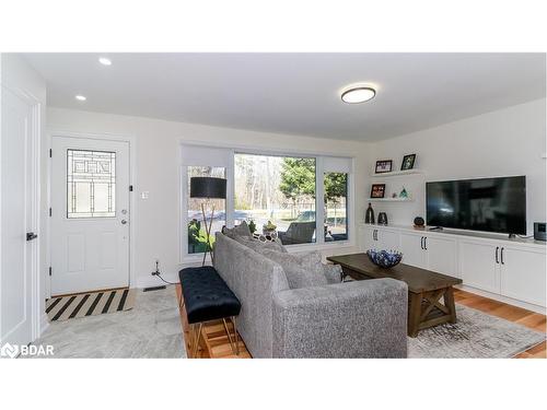 134 Switzer Street, New Lowell, ON - Indoor Photo Showing Living Room