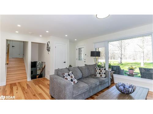 134 Switzer Street, New Lowell, ON - Indoor Photo Showing Living Room