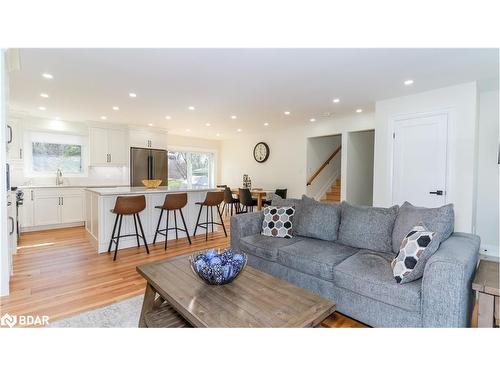 134 Switzer Street, New Lowell, ON - Indoor Photo Showing Living Room