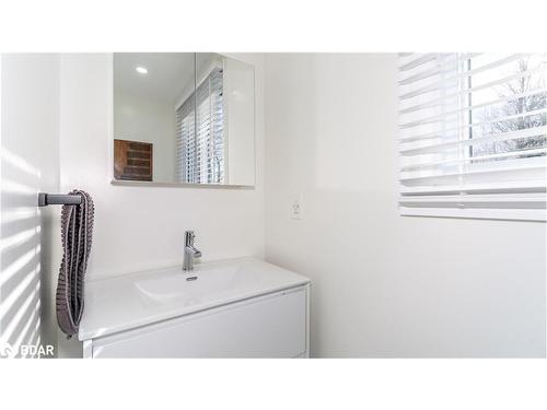 134 Switzer Street, New Lowell, ON - Indoor Photo Showing Bathroom