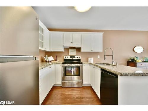 165 Cheltenham Road, Barrie, ON - Indoor Photo Showing Kitchen