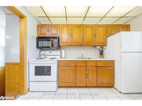 16 Langstone Crescent, Georgetown, ON - Indoor Photo Showing Kitchen