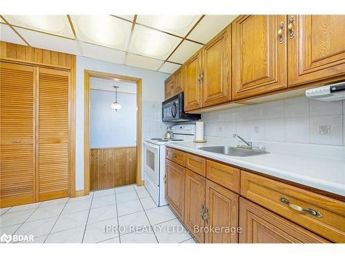 16 Langstone Crescent, Georgetown, ON - Indoor Photo Showing Kitchen