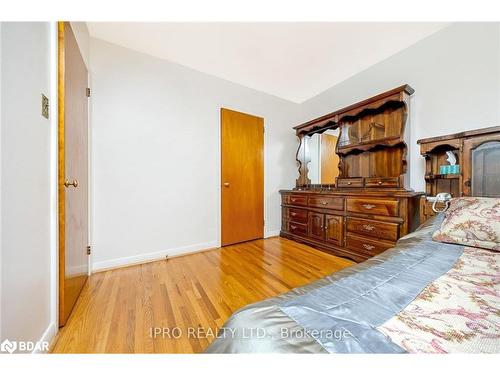 16 Langstone Crescent, Georgetown, ON - Indoor Photo Showing Bedroom