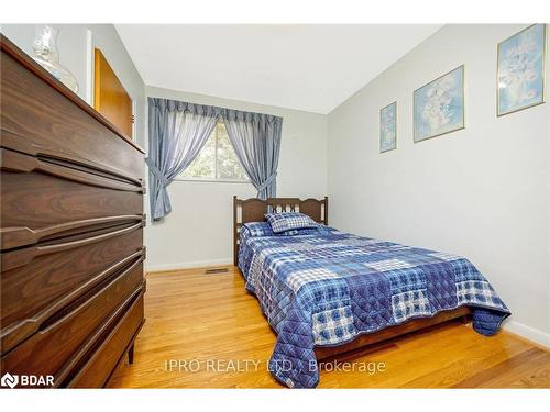 16 Langstone Crescent, Georgetown, ON - Indoor Photo Showing Bedroom