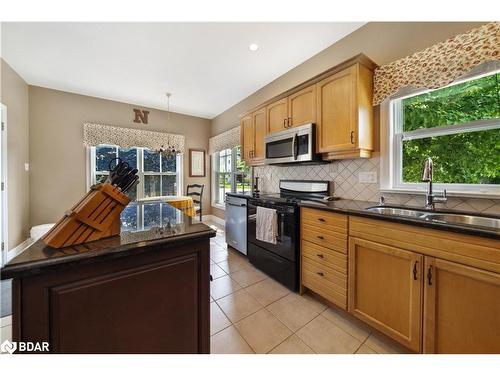 37 Kirkwood Drive, Niagara-On-The-Lake, ON - Indoor Photo Showing Kitchen With Double Sink