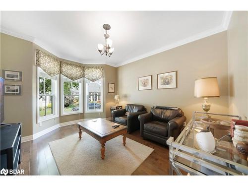 37 Kirkwood Drive, Niagara-On-The-Lake, ON - Indoor Photo Showing Living Room