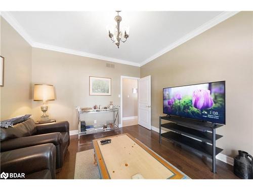 37 Kirkwood Drive, Niagara-On-The-Lake, ON - Indoor Photo Showing Living Room