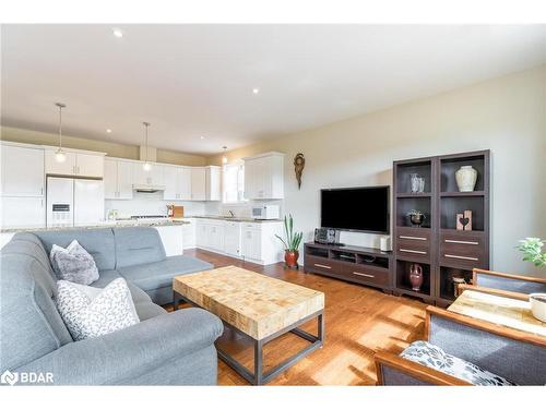 45 Betty Boulevard, Wasaga Beach, ON - Indoor Photo Showing Living Room