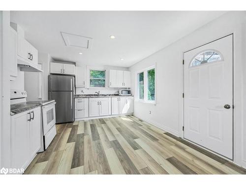 118 Wellington Street W, Barrie, ON - Indoor Photo Showing Kitchen