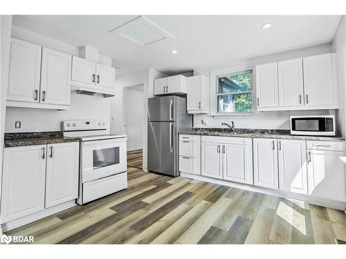 118 Wellington Street W, Barrie, ON - Indoor Photo Showing Kitchen