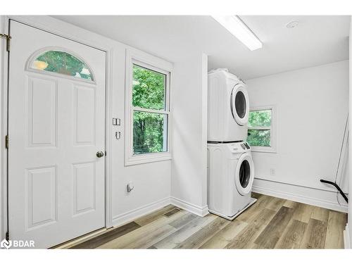 118 Wellington Street W, Barrie, ON - Indoor Photo Showing Laundry Room