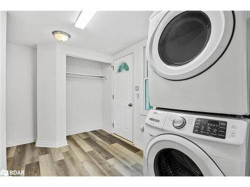 118 Wellington Street W, Barrie, ON - Indoor Photo Showing Laundry Room