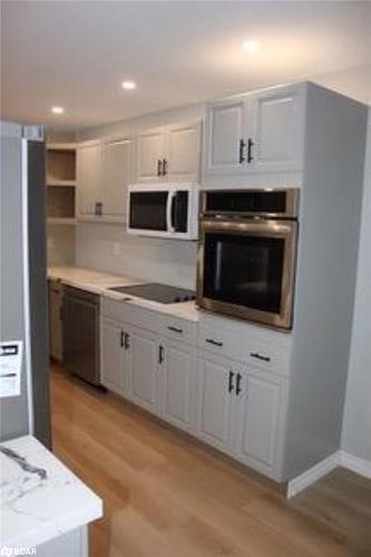 88 Kipling Place, Barrie, ON - Indoor Photo Showing Kitchen