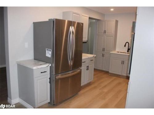 88 Kipling Place, Barrie, ON - Indoor Photo Showing Kitchen