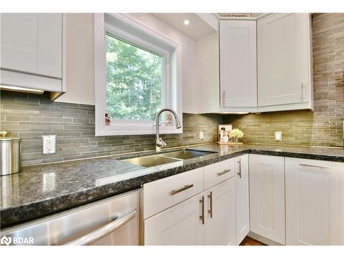 16 Macedonia Circle, Tiny, ON - Indoor Photo Showing Kitchen With Double Sink With Upgraded Kitchen