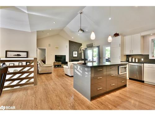 16 Macedonia Circle, Tiny, ON - Indoor Photo Showing Kitchen With Upgraded Kitchen