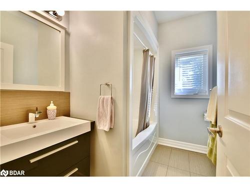 16 Macedonia Circle, Tiny, ON - Indoor Photo Showing Bathroom