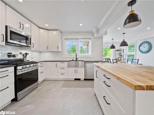 56 Irwin Drive, Barrie, ON - Indoor Photo Showing Kitchen With Upgraded Kitchen