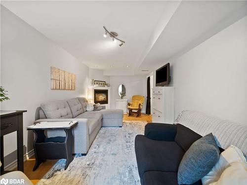 56 Irwin Drive, Barrie, ON - Indoor Photo Showing Living Room