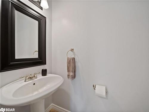 56 Irwin Drive, Barrie, ON - Indoor Photo Showing Bathroom