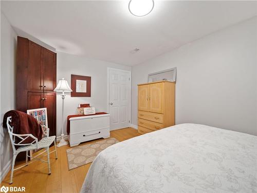 56 Irwin Drive, Barrie, ON - Indoor Photo Showing Bedroom